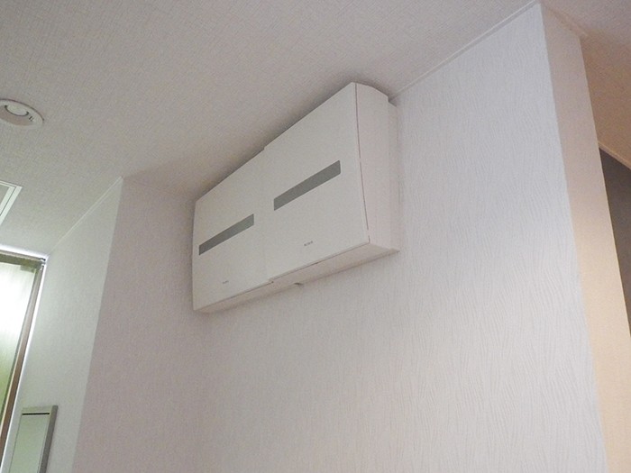 オリジナル木製目隠し棚で隠したい分電盤