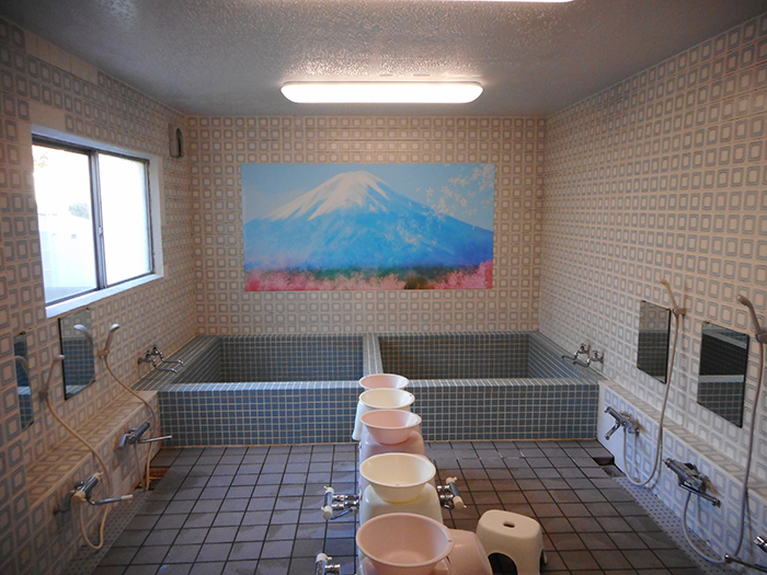 浴室に富士山パネルを設置-施工後