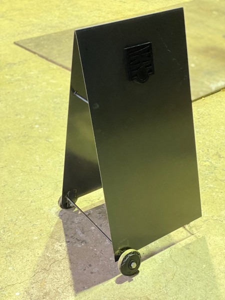 アイアンスタンド看板-塗装中